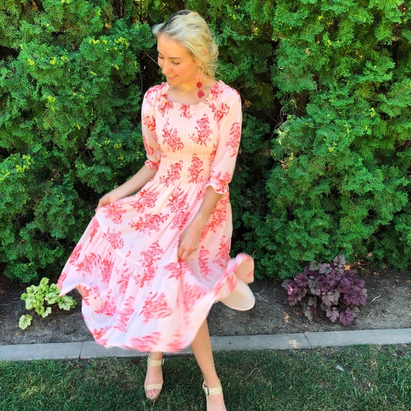 Elegant Pink Floral Dress - Picture 1 of 5